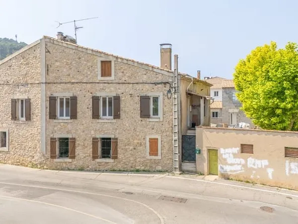 Bastide de 800m2 sur un terrain de 657m2