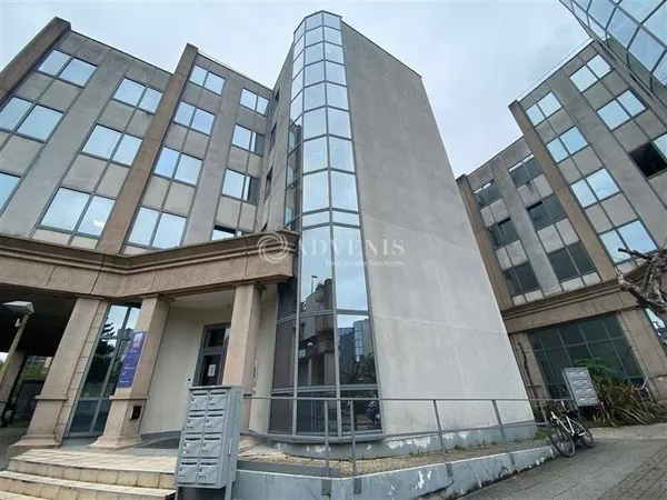 Bureaux 586 m²