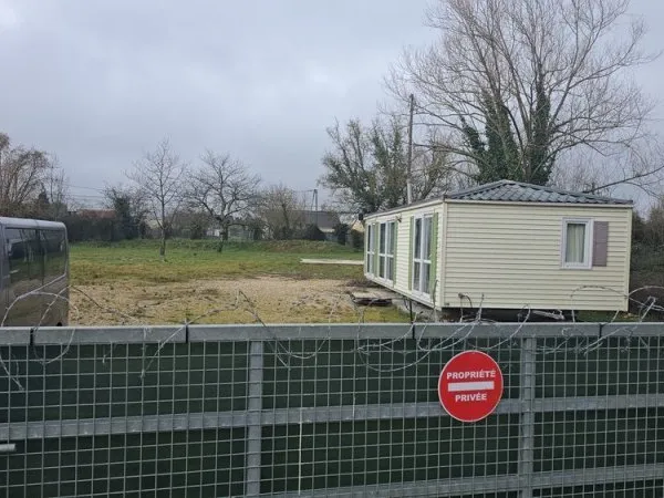 Terrain viabilisé 1700 m² avec mobil-home 3 chambres à Châte