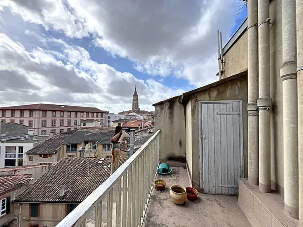 TOULOUSE - Saint-Sernin - combles à aménager de 104 m² avec ascenseur et terrasse.