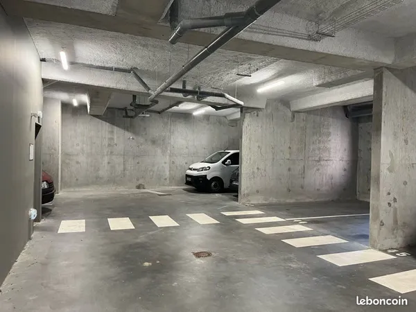 Place de parking proche de la gare de Vertou