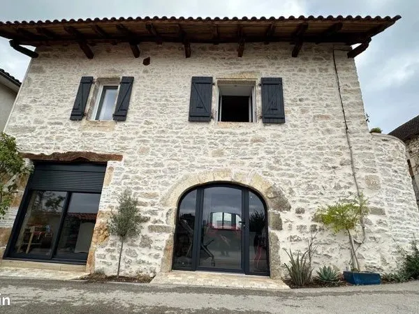 Maison avec dépendance jardin et parking