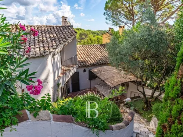 MOUGINS - MAS EN PIERRE - VUE PANORAMIQUE