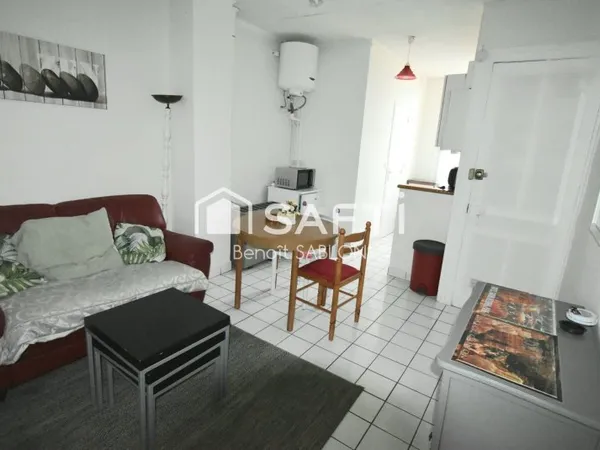 Appartement meublé 31m², 2 pièces, cour et cave