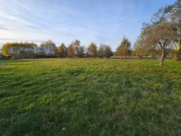 Terrain 700 m²