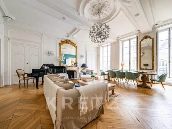 DIJON centre historique - Appartement de prestige au sein d'un hôtel particulier, stationnement priv