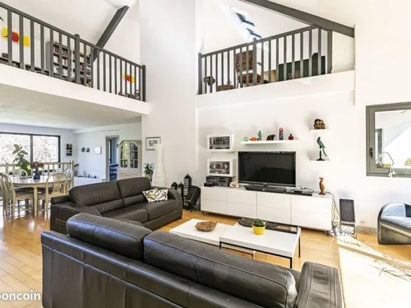 Maison 7 pièces 230 m²