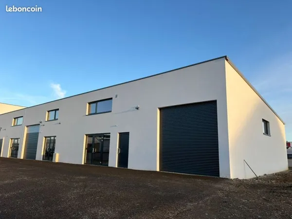 Entrepôt | Dépôt NEUF 200m² - BUREAU | WC | SÉCURISÉE