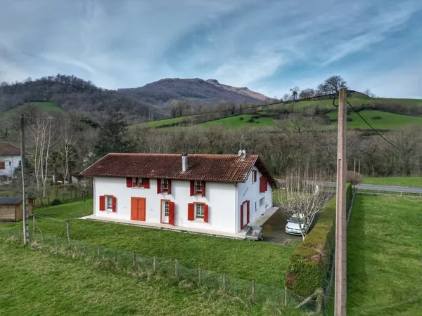 Spacieuse maison d'habitation à 5 minutes de Saint Jean Pied