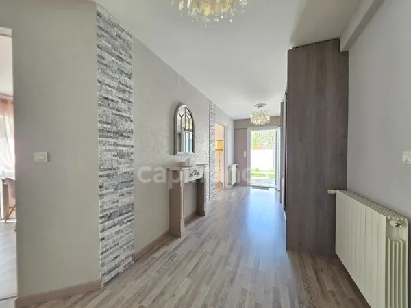 Maison Familiale 4 chambres - 168m² à Villegouge, avec studio et garage - Grand Jardin
