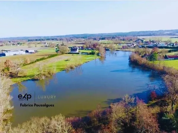 Propriété rare de 6 hectares avec lac privé résidence ou