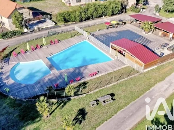 Local commercial 3 pièces 806 m²