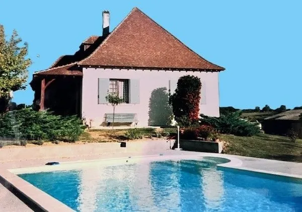 Maison périgourdine avec piscine et grand terrain - Proche Ey