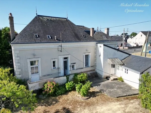 Maison de maître avec dépendances, jardin clos et studio indépendant - Le Lude (72800)