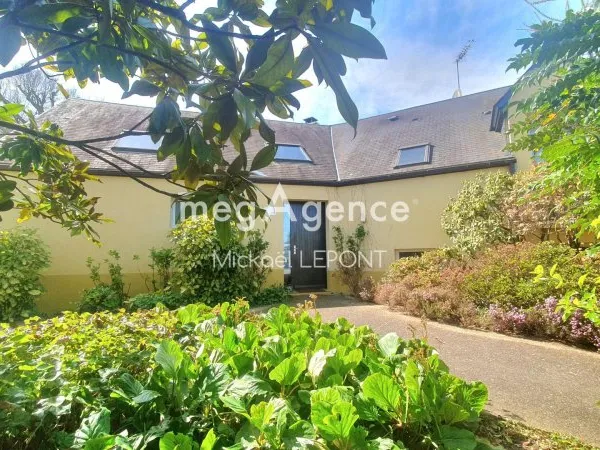 Maison familiale lumineuse — 145 m² — Terrain 1 345 m² 4 chambres