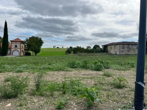 Terrain 952 m²