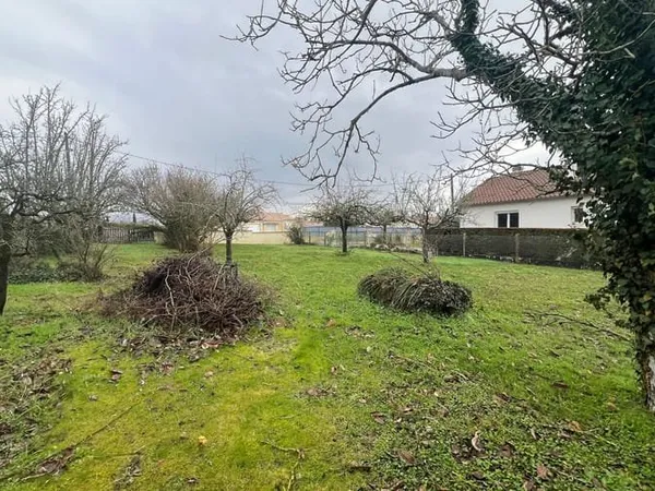 Terrain 738 m²