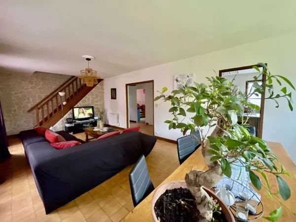 Maison sur sous sol total, sur plus de 10 000m² de terrain
