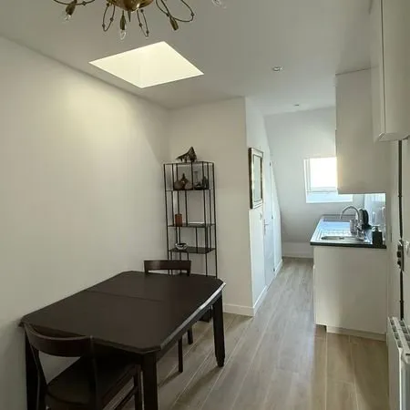 Rue d'Hauteville (75010) — Studio traversant de 22 m² (13,53 m² Carrez), entièrement rénové, très lu