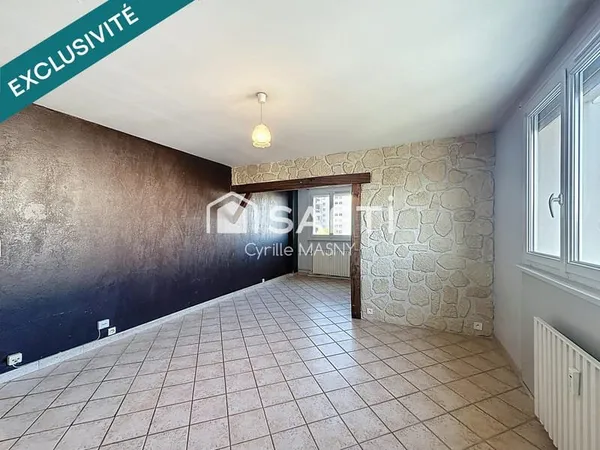 Appartement traversant et baigné de lumière, 2 chambres, ascenseur avec service de gardien.