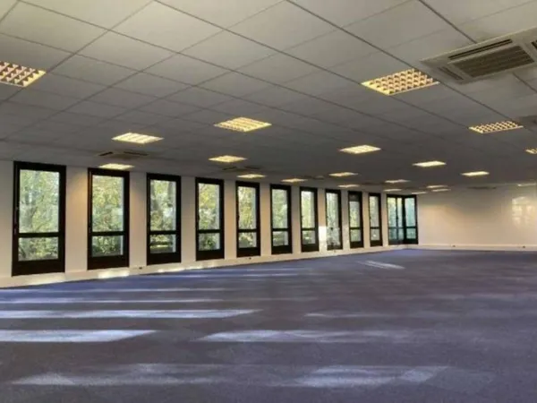 Bureaux 914 m²
