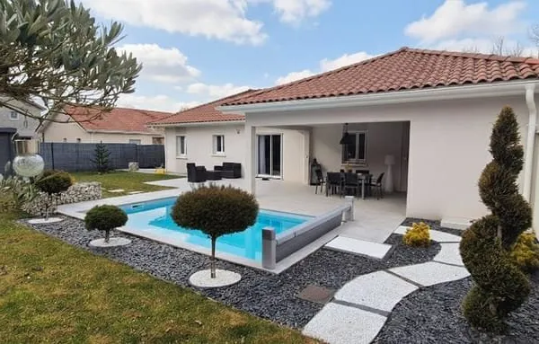 MAISON RÉCENTE PLAIN-PIED 2020 AVEC PISCINE, TERRASSE ET 2 G