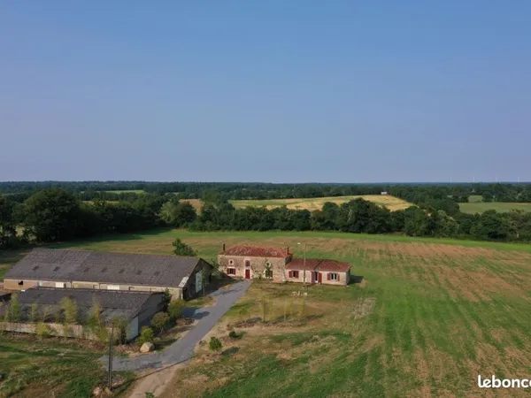 Ferme isolée au milieu de 6 hectares