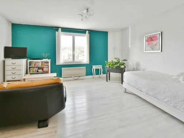 Maison/Appartement à vendre 2 pièces SAINT JEAN D'ANGELY (17)- 60 m²