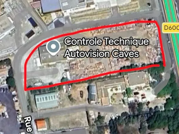 Terrain commercial en Zone d'Activités à Caves