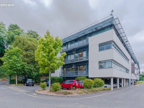 Vente bureaux Orsay au pied du RER B - 212 m²