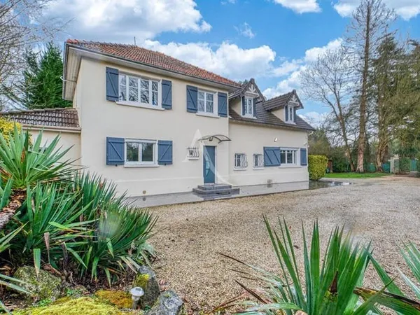 Maison 7 pièces 210 m²