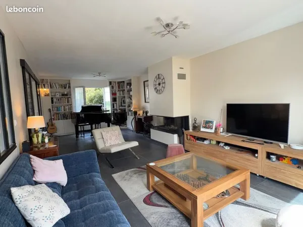 Volumes rares à Villeparisis - Maison 200 m² loi carrez avec garage XXL, sous-sol sur terrain 600 m²