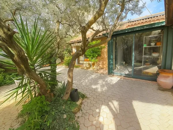 Dept 84 - Robion - Maison de hameau avec jardin et studio in
