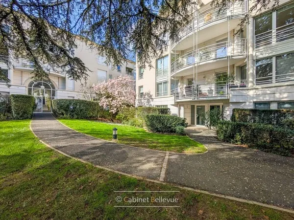 MEUDON BELLEVUE - APPARTEMENT 5 PIECES 4 CHAMBRES - 101 m2