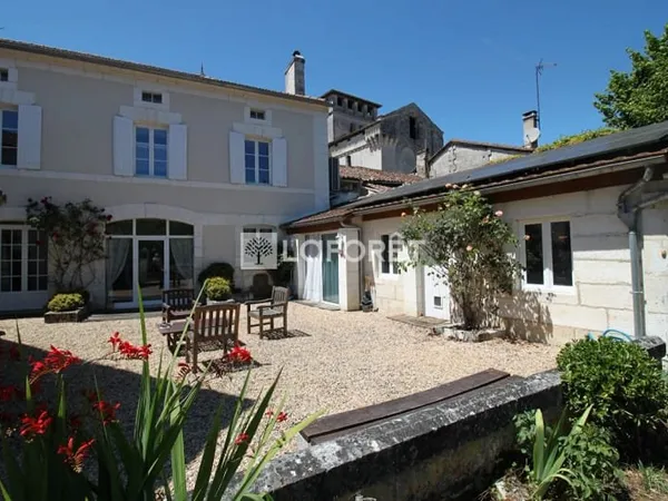 Maison 7 pièces 211 m²