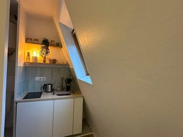 Studio rénové - PARIS 8 / St Augustin - St Lazare