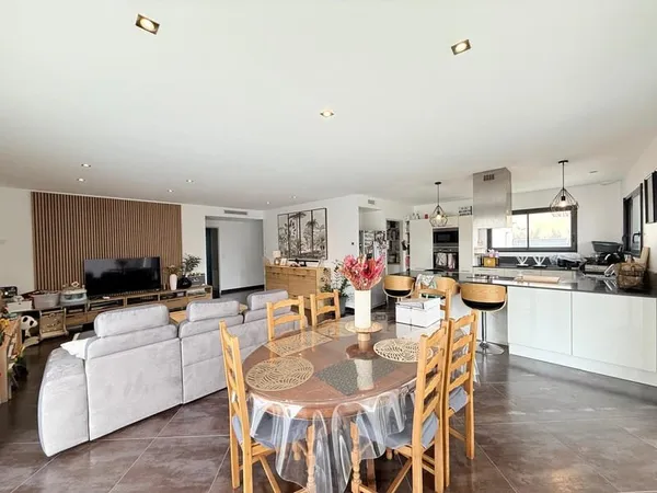 Maison moderne T4 avec garage - VILLATE