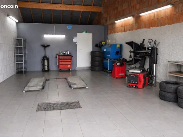 Bien lire l'annonce - Fonds de commerce garage automobile vendu avec maison plain-pied 170 m² - 529 