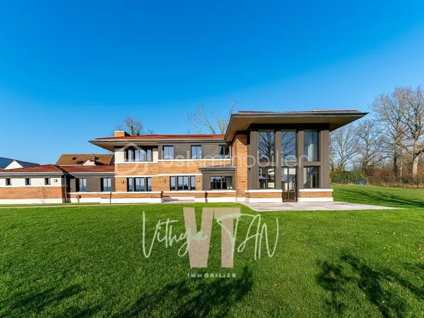 Maison 10 pièces 368 m²