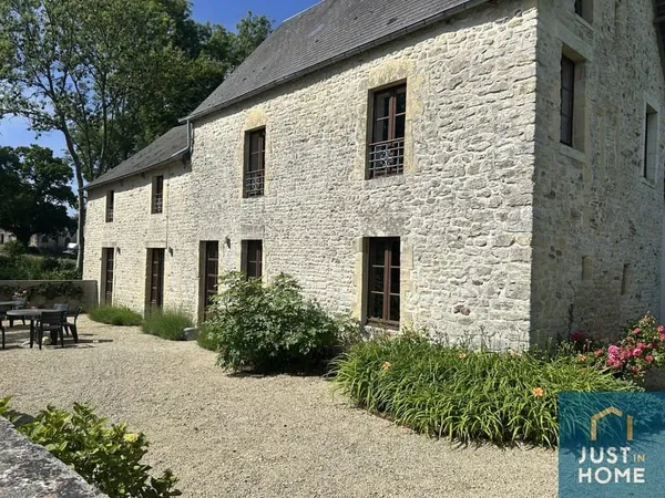 Maison ancienne avec ses trois gîtes, à Colleville-sur-Mer