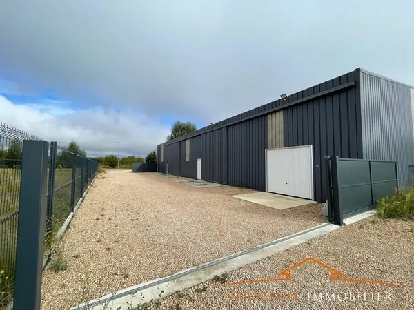 Entrepôt 240 m²