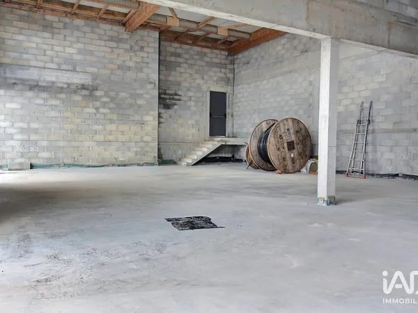 Immeuble commercial 160 m²