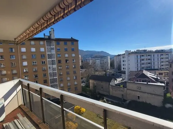 Appartement T5 - Dernier étage - Centre-ville