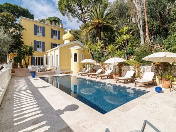 Maison 7 pièces 327 m²