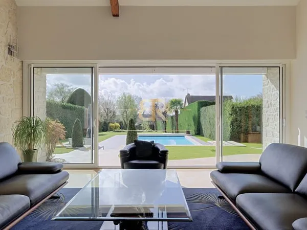 MAISON FAMILIALE - AUCUN VIS-À-VIS - PISCINE CHAUFFÉE