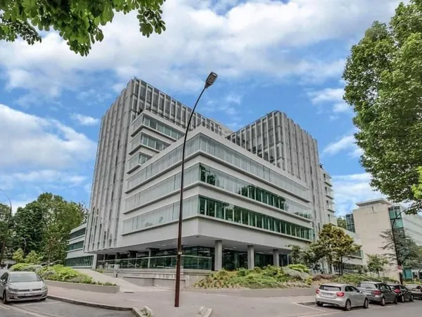 Bureau 6551 m²