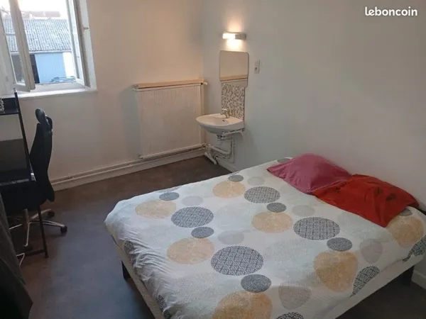 Chambre privative entièrement meublée et équipée