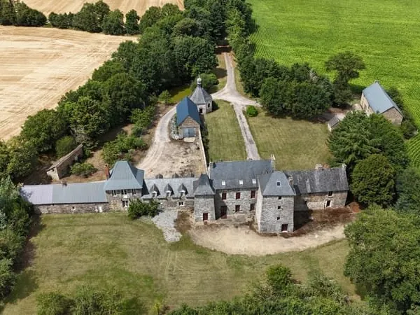 MORBIHAN - Equidistant de Nantes, Rennes et Vannes - Manoir Bretonne sur 3 hectares