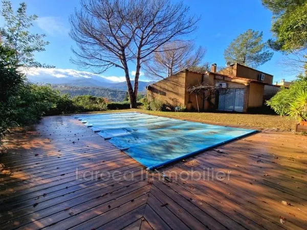 Maison de caractère plein sud avec piscine et vues imprenabl