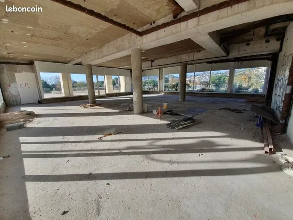 LOCAL COMMERCIAL 240 m² JUAN LES PINS